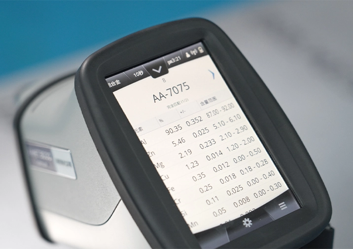 HITACHI X-MET8000 Handheld Material Analyzer